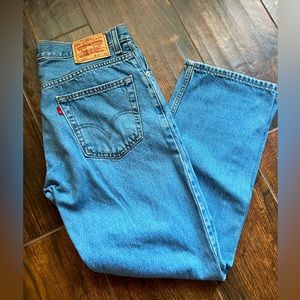 Men’s 505 Levi’s 34x30 (Regular fit) Blue denim jeans. Great buy!!